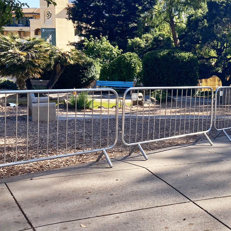 temporary-fencing-gates_crowd-control-barrier